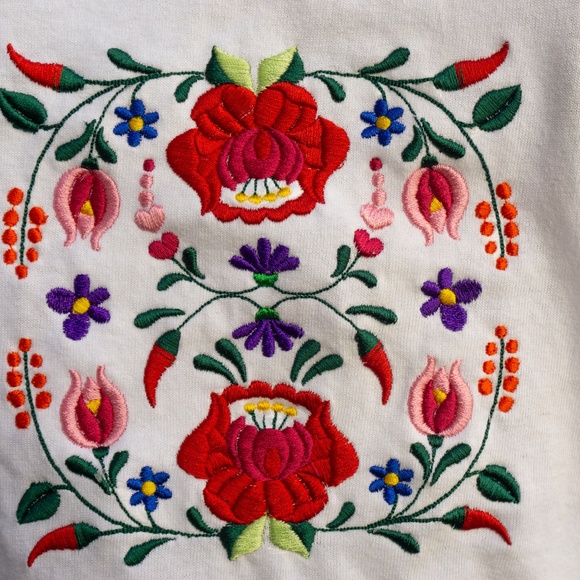 Embroidered Woman T-shirt with hungarian Kalocsa Flower design - Picture 2 of 8